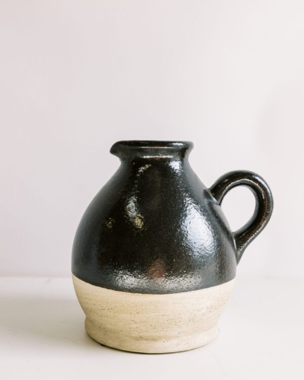 Black ceramic pitchers - Image 2